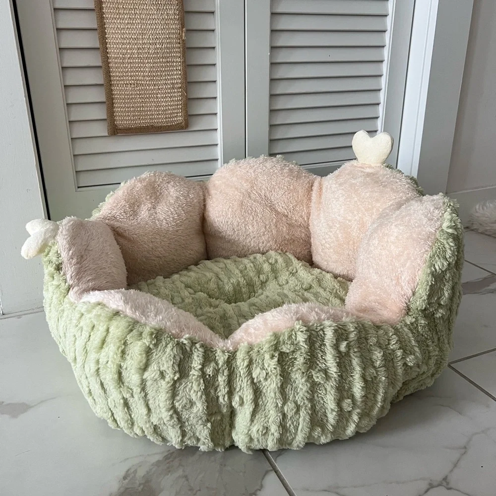 Cactus Pet Bed, Machine Washable Luxury Plush Cat/Dog Bed with Nonslip Bottom